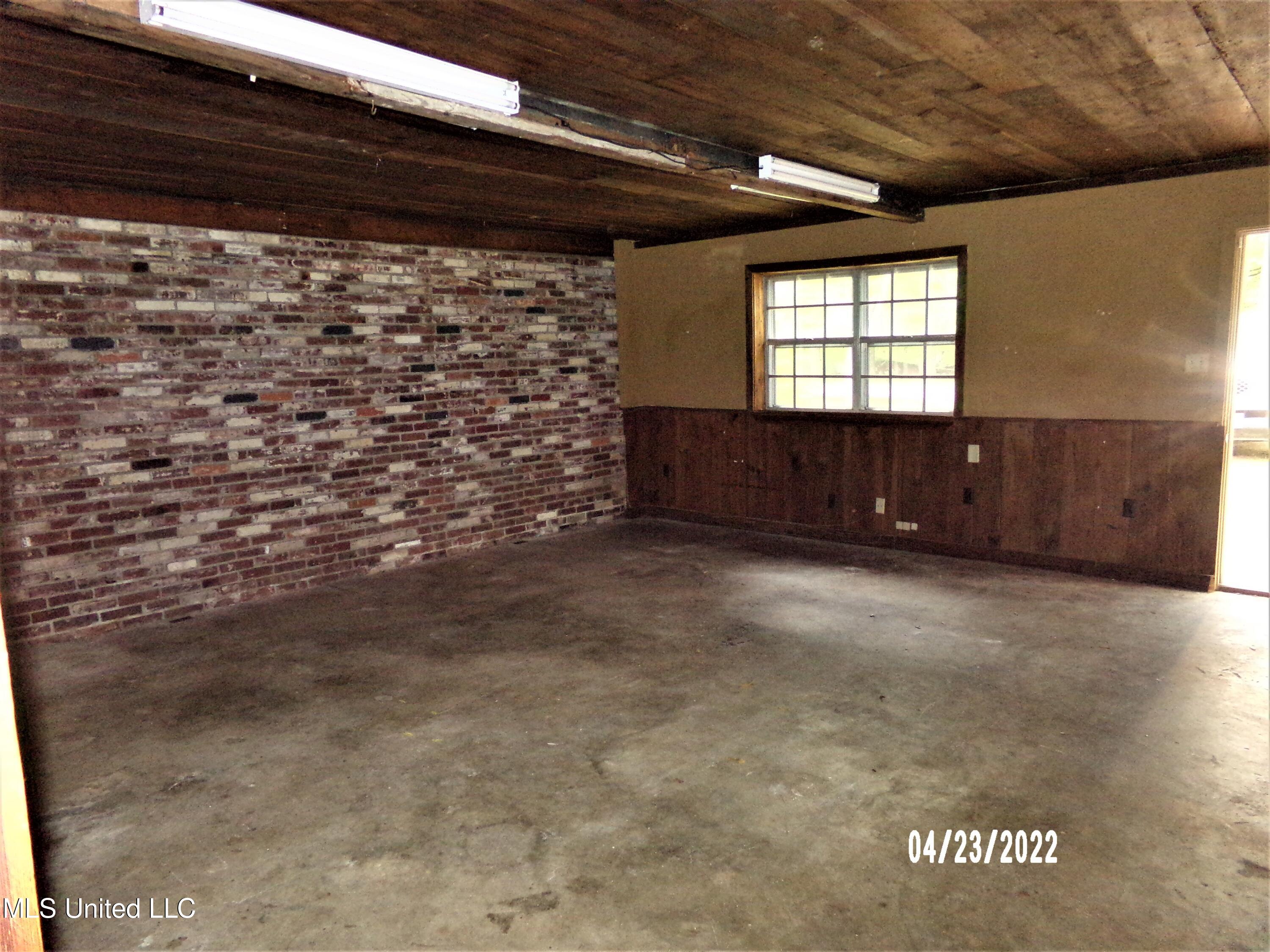 5068 Terry Road Jackson, MS 39212 - Photo 16 of 28 100_2419