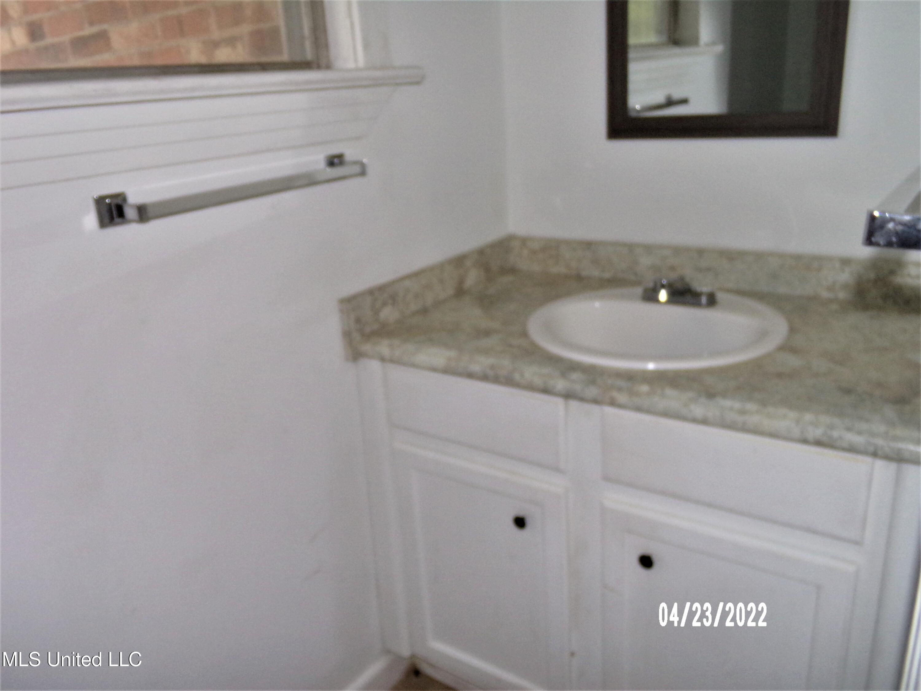 5068 Terry Road Jackson, MS 39212 - Photo 22 of 28 100_2396