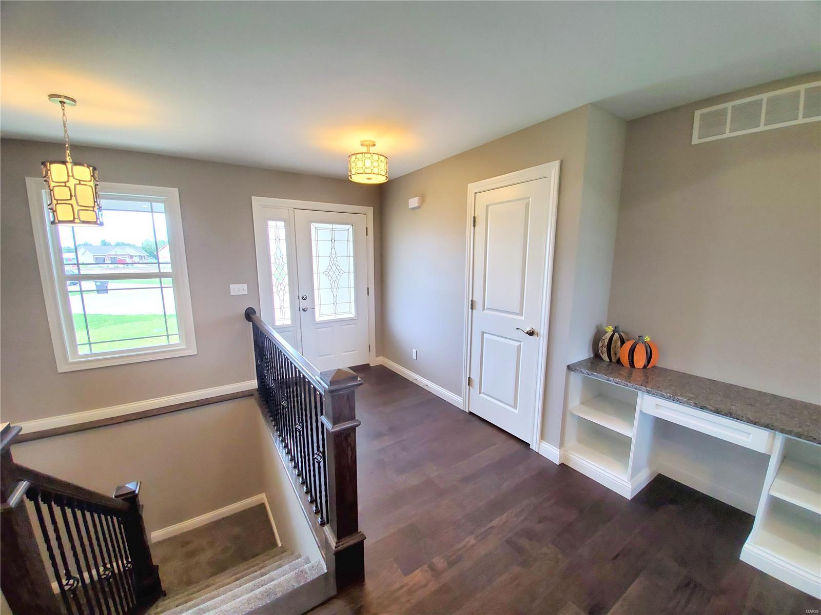 9 Tether Court Hamel, IL 62046 - Photo 2 of 19