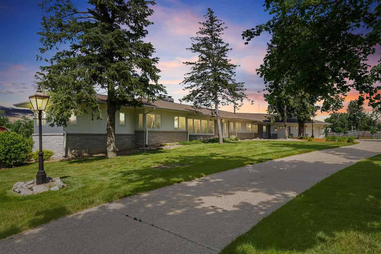 890 Wanatee Crk Road Marion, IA 52302 - Photo 1 of 66 Gallery Image 1