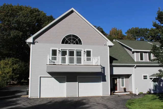 $1,899,500 | 1376 Highway 1, York, ME 03902