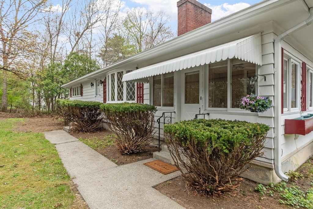 108 Lowell Road Pepperell, MA 01463 - Photo 4 of 34
