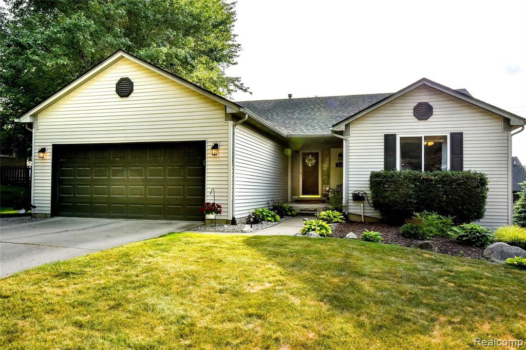 554 Curzon Road Rochester Hills, MI 48307 - Photo 1 of 35