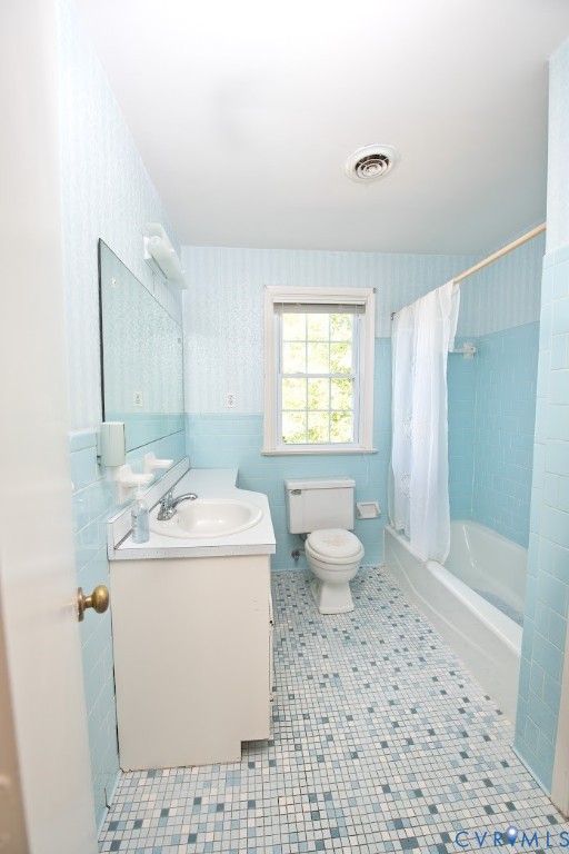2308 Pleasant Run Drive Henrico, VA 23238 - Photo 27 of 33 Bathroom featuring shower / bathtub combination wi