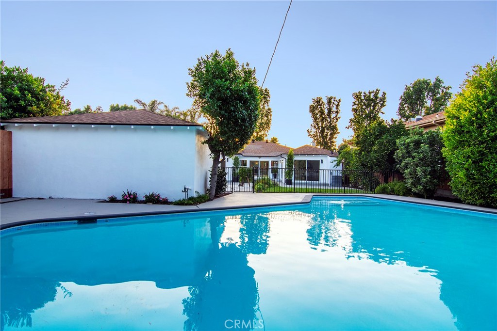 6118 Longridge Avenue Valley Glen, CA 91401 - Photo 30 of 42