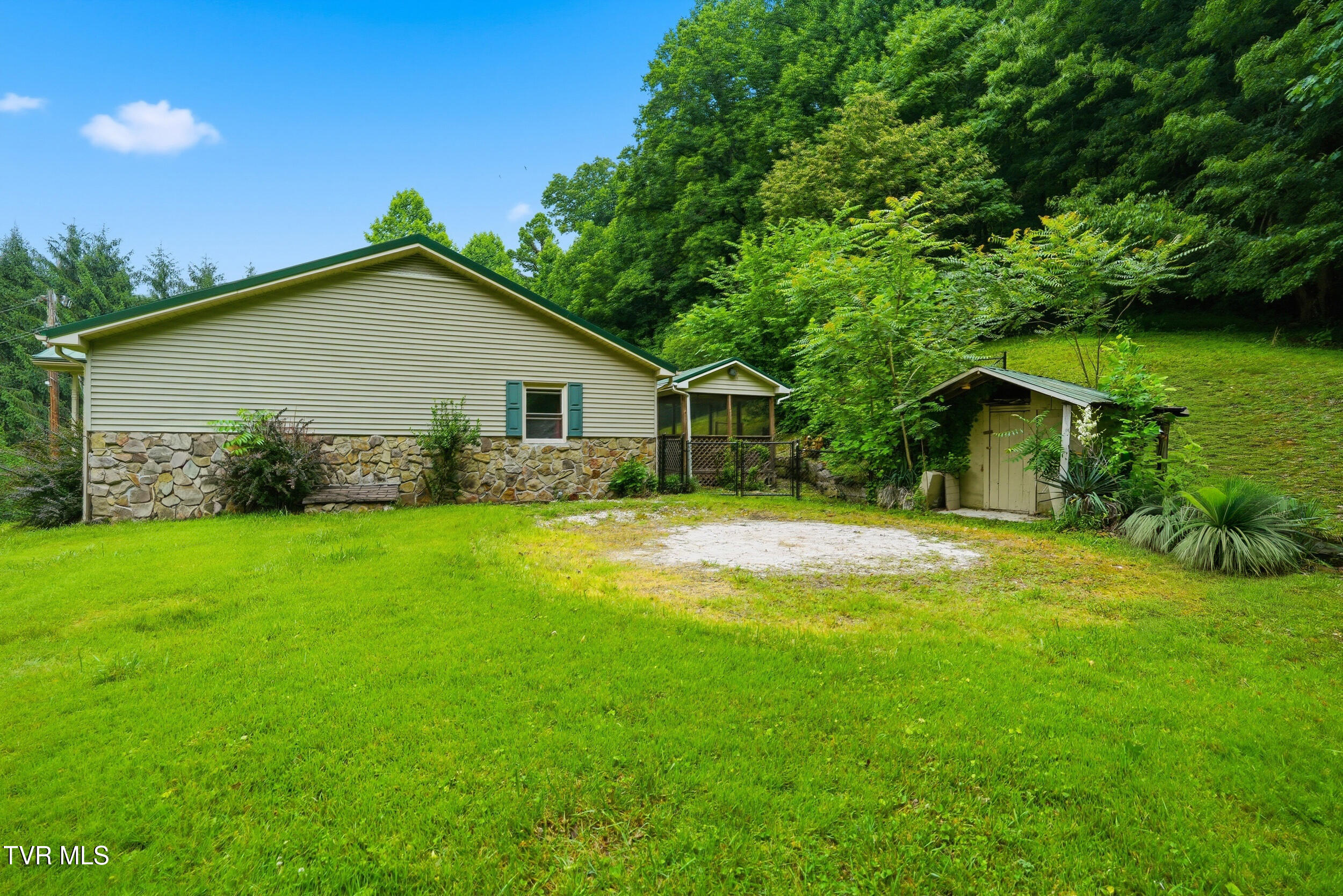5100 Chandler Road Big Stone Gap, VA 24219 - Photo 33 of 42 36_5100 chandler rd-43
