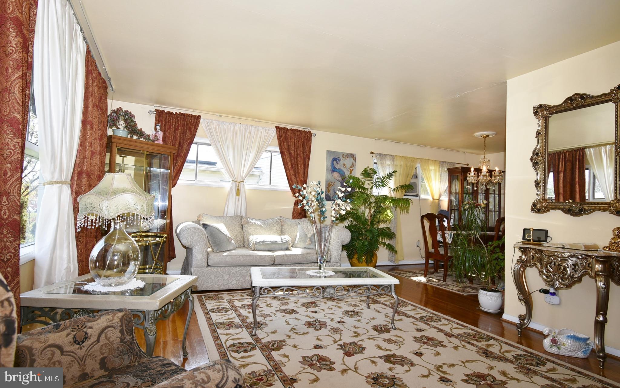 1010 Marksworth Road Baltimore, MD 21228 - Photo 5 of 26 Living Room