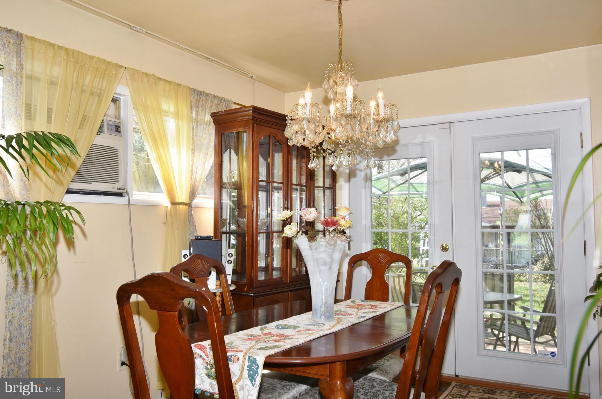 1010 Marksworth Road Baltimore, MD 21228 - Photo 8 of 26 Dining Room