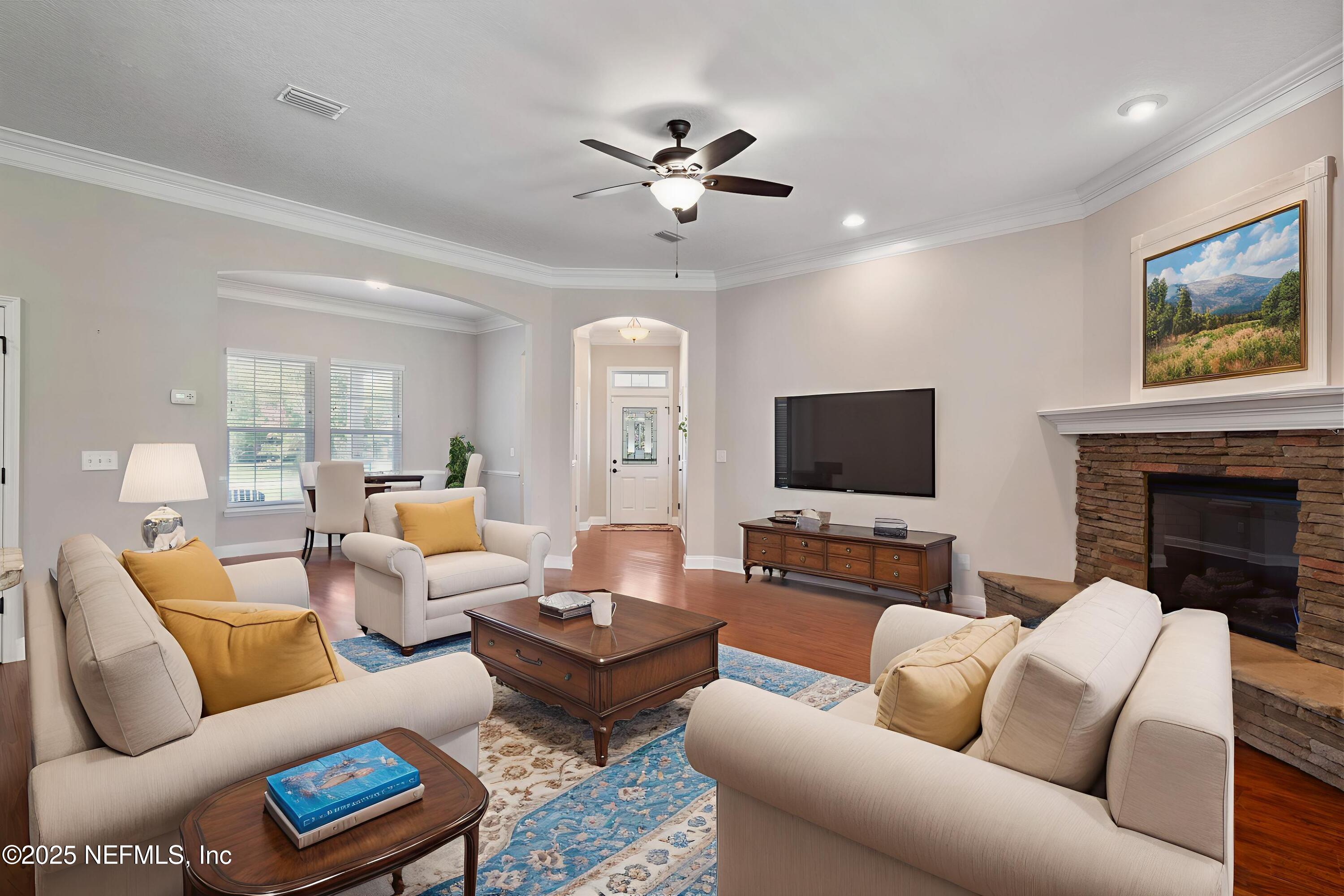 433 Ralph Street Orange Park, FL 32073 - Photo 6 of 35 Living Room