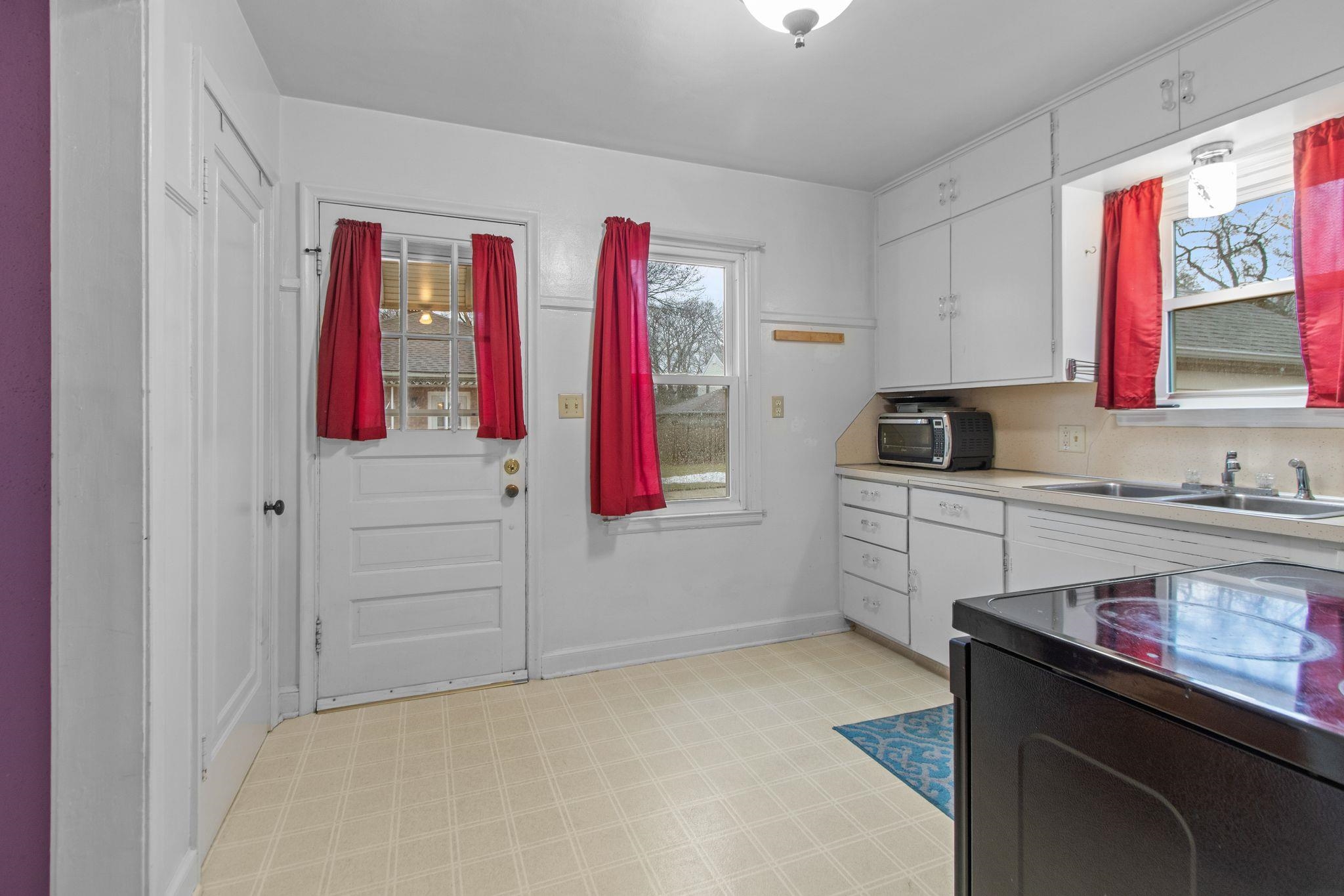 2436 Hickory Lane Appleton, WI 54915 - Photo 13 of 31