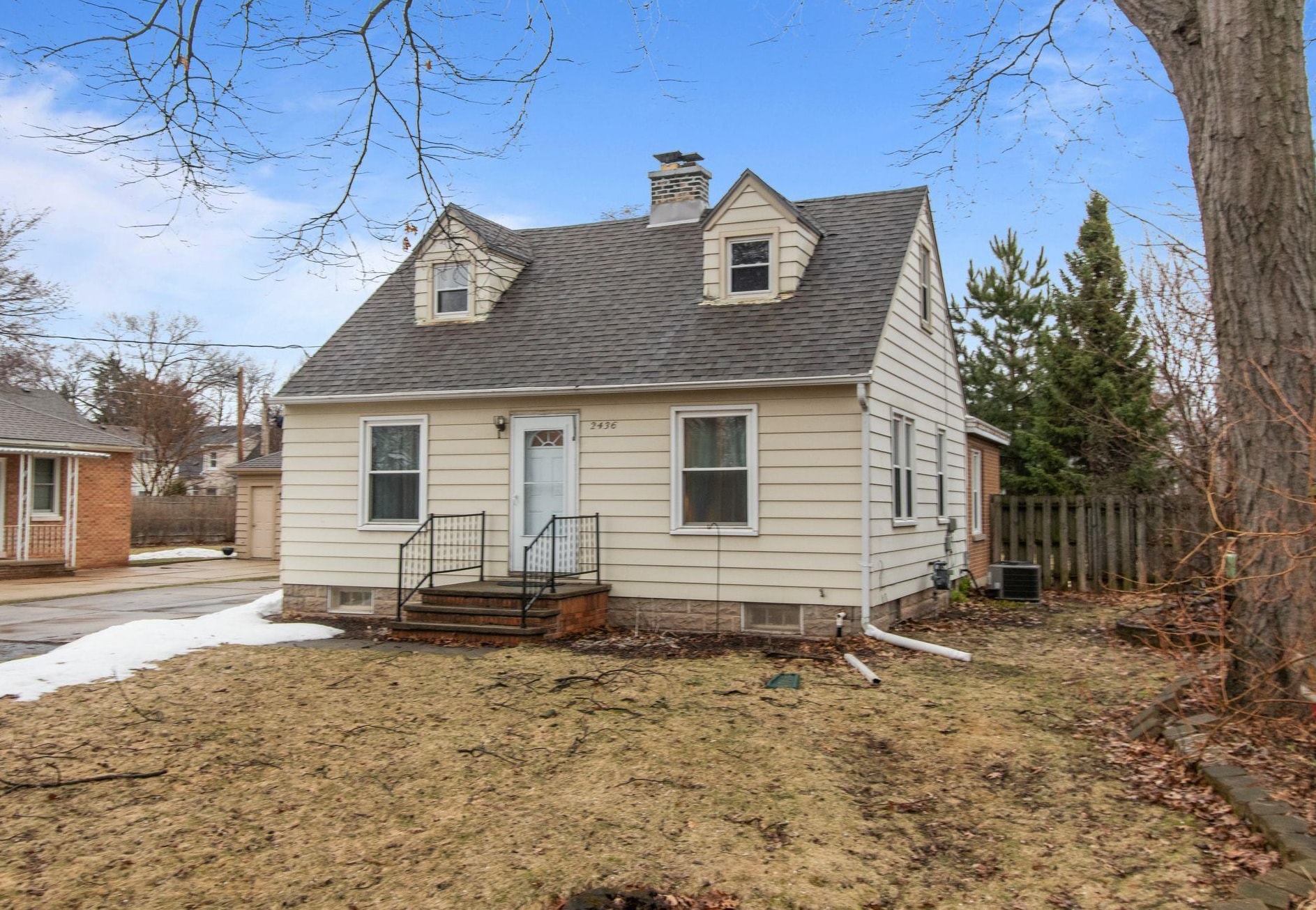 2436 Hickory Lane Appleton, WI 54915 - Photo 2 of 31