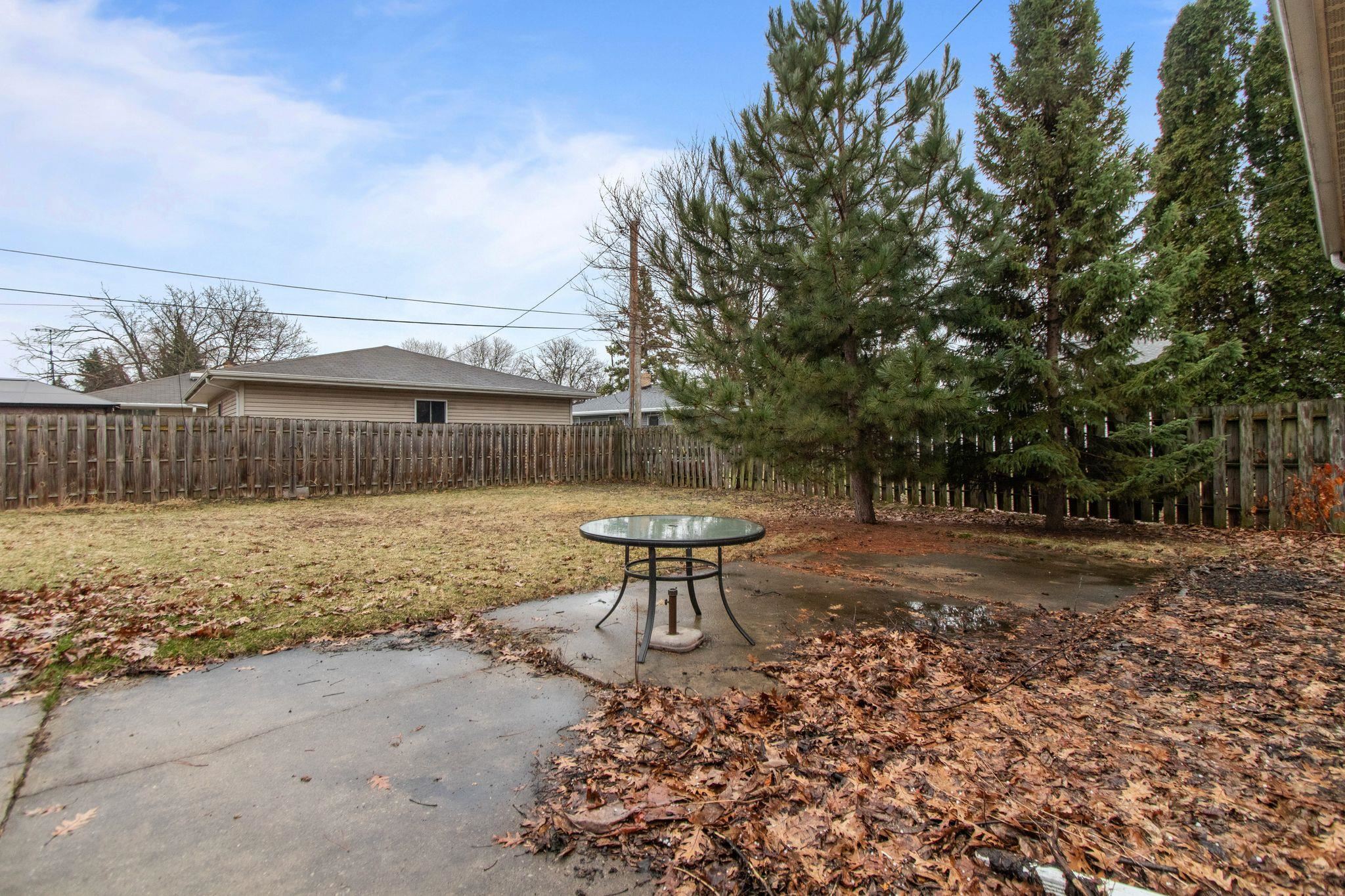 2436 Hickory Lane Appleton, WI 54915 - Photo 5 of 31