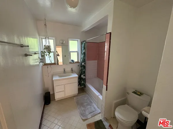 $4,500 | 4001 Chevy Chase Drive, Los Angeles, CA 90039