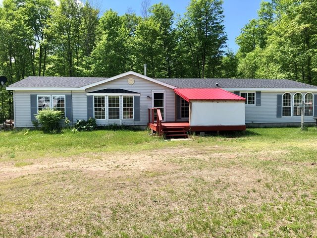 11261 Cinder Road Beulah, MI 49617 - Photo 1 of 19 1874991.JPG