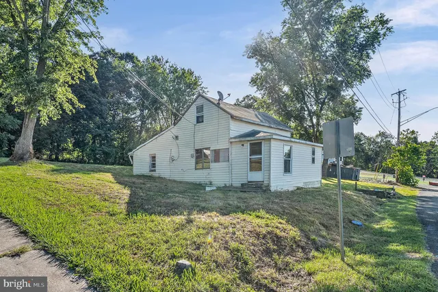 a picture of a wall with white walls