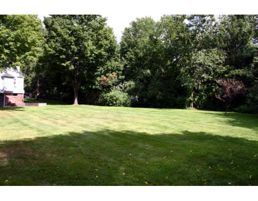 193 Oxbow Road Wayland, MA 01778 - Photo 4 of 20 a house view with a outdoor space