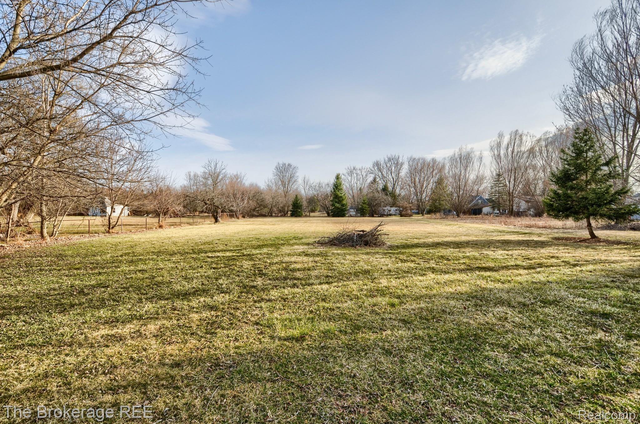 5114 Davison Road Burton, MI 48509 - Photo 2 of 28 SD3_2229-HDR(5).jpg