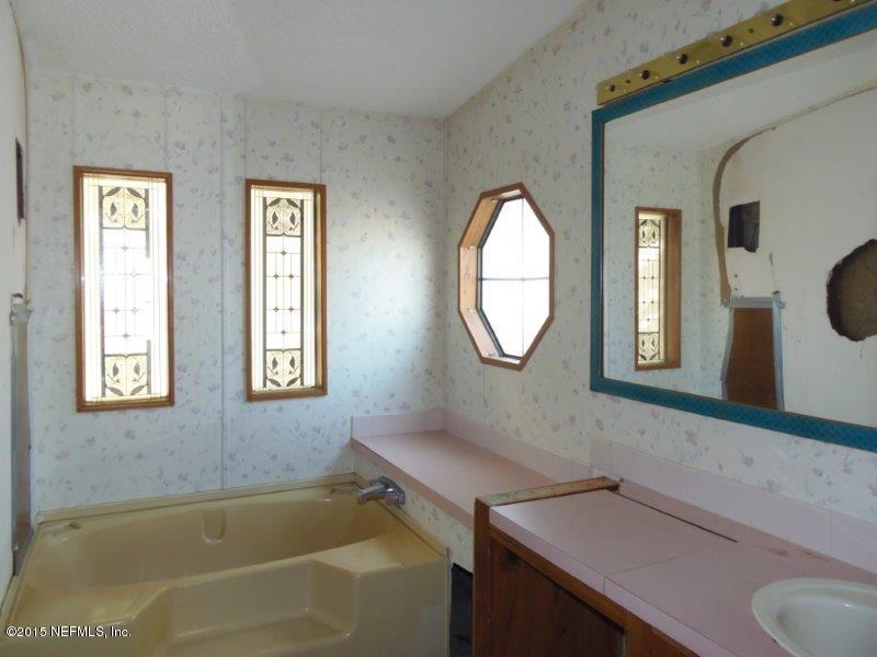 4135 Old Jennings Road Middleburg, FL 32068 - Photo 12 of 13 a bathroom with a sink a bathtub and a mirror