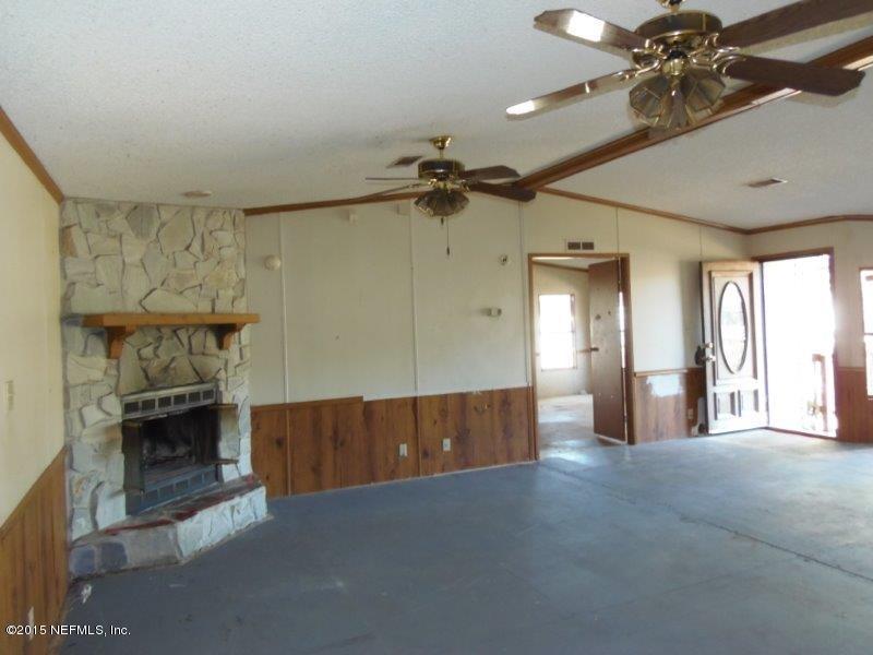 4135 Old Jennings Road Middleburg, FL 32068 - Photo 5 of 13 an empty room with windows and fan