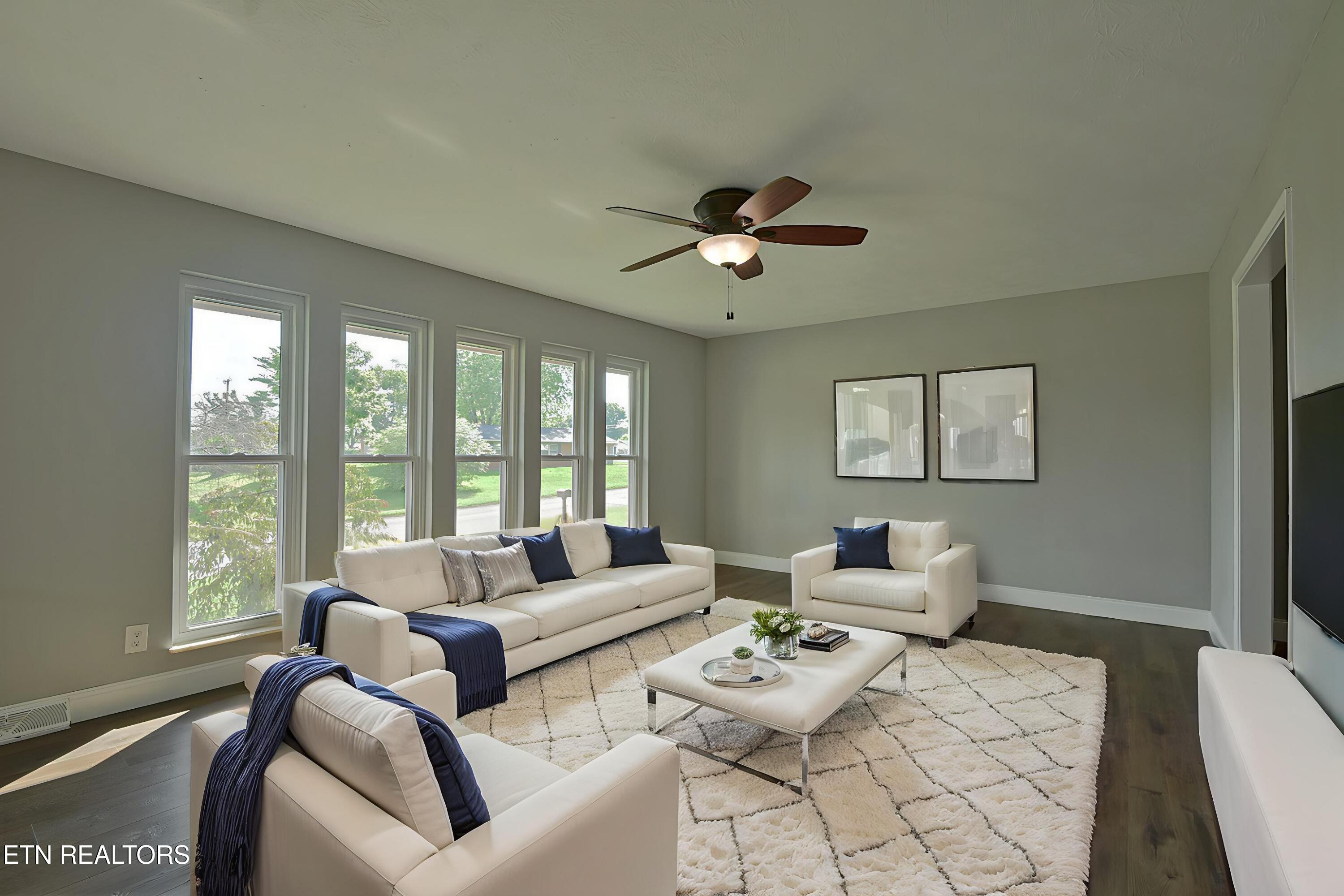 7704 Whitcomb Road Powell, TN 37849 - Photo 8 of 47 6 - Living Room - Modern - 44