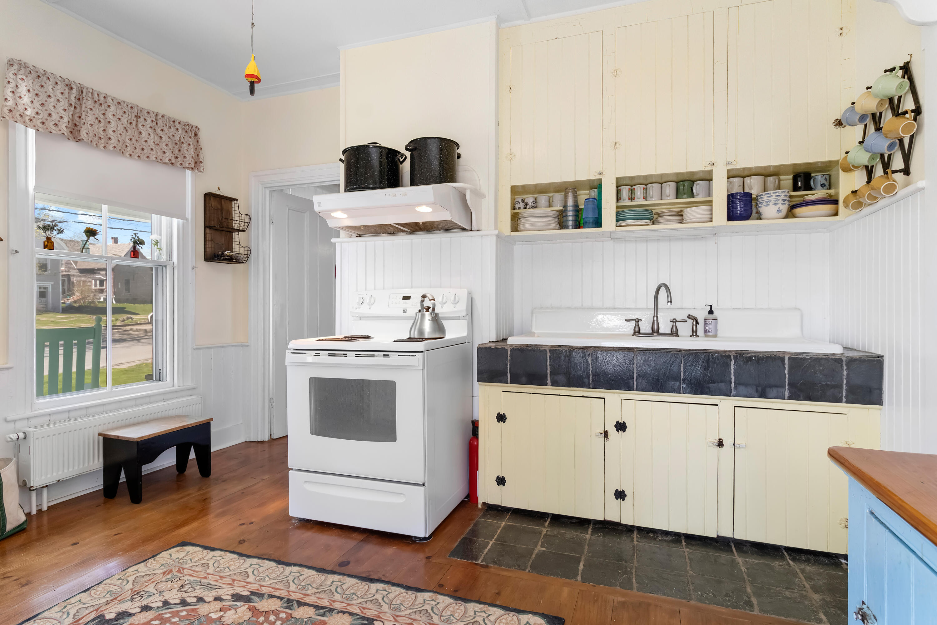 17 High Street Vinalhaven, ME 04863 - Photo 7 of 32