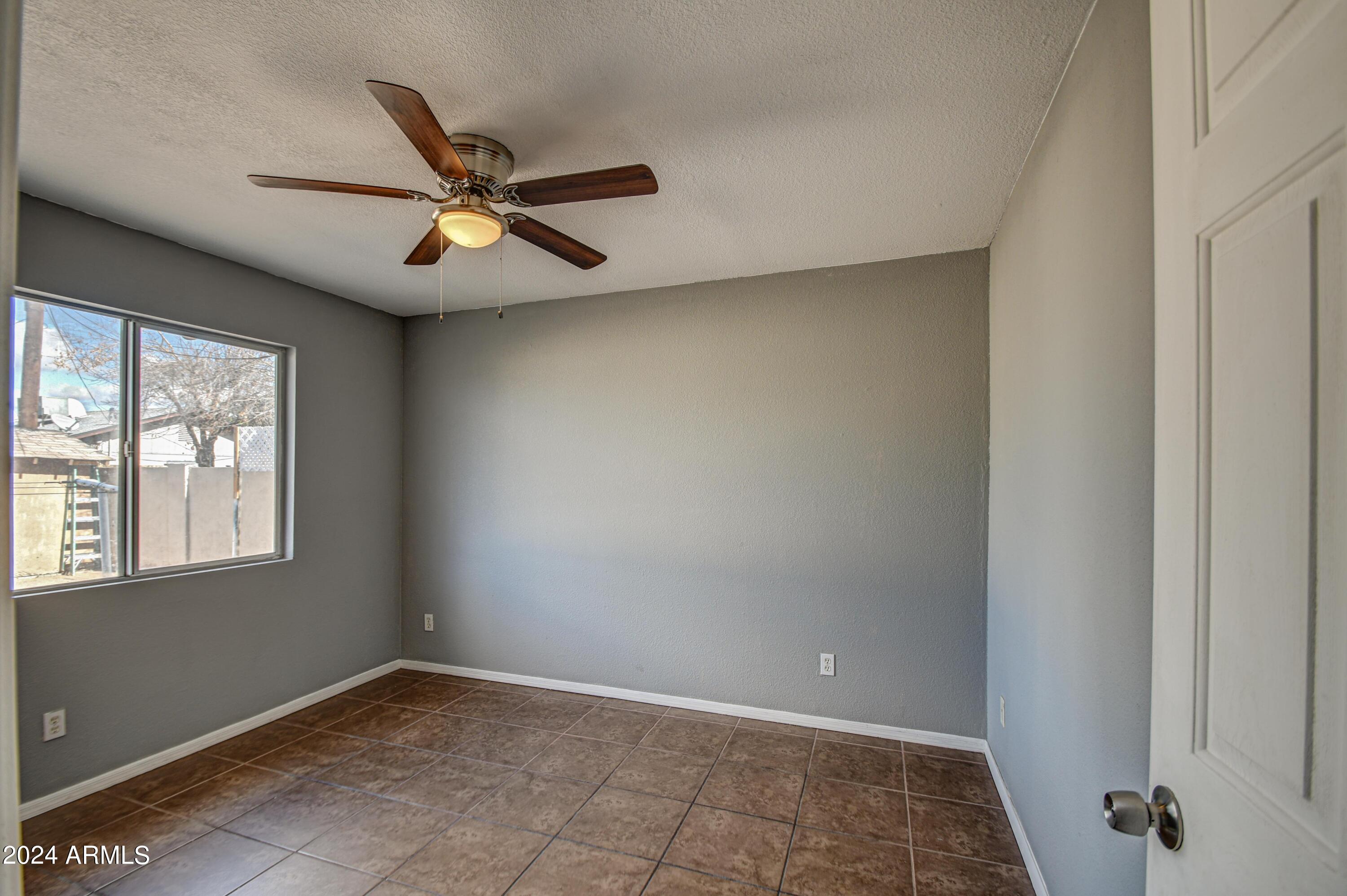 2528 East Roeser Road Phoenix, AZ 85040 - Photo 22 of 31 Bedroom 3-pic 1