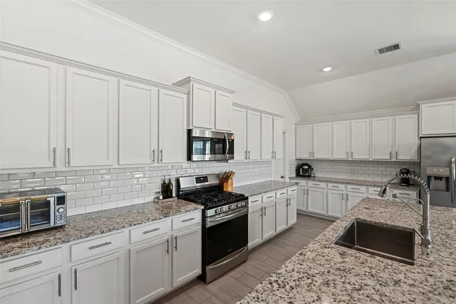 $2,950 | 19102 Brazos Bend Park Drive, Cypress, TX 77433