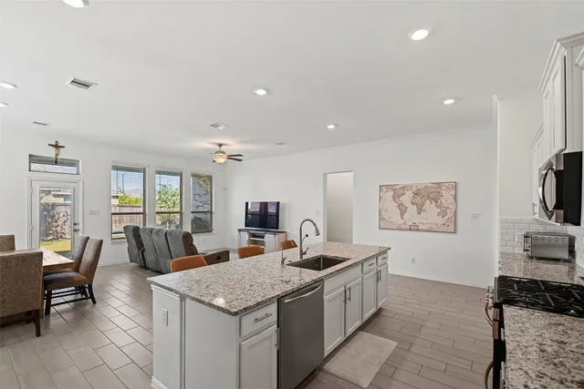 $2,950 | 19102 Brazos Bend Park Drive, Cypress, TX 77433