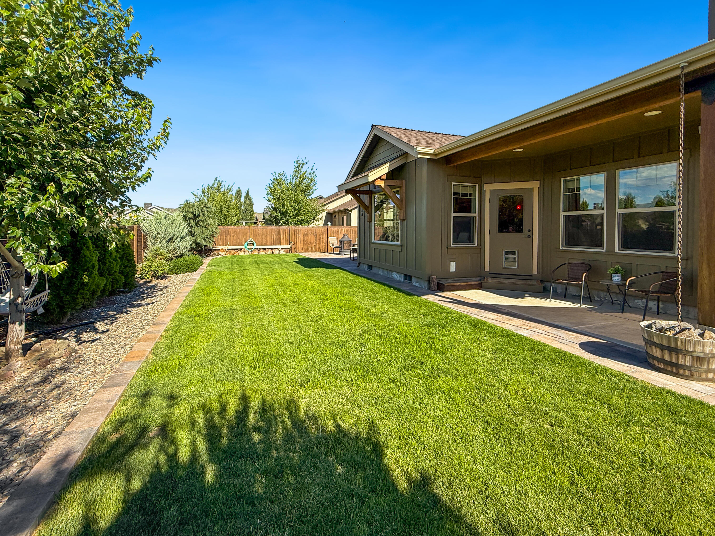 323 Northwest Saddle Ridge Loop Prineville, OR 97754 - Photo 33 of 38 backyard5