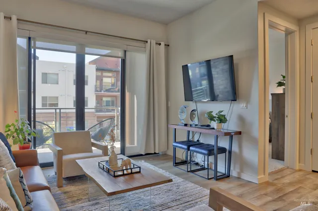 $369,900 | 3850 East Haystack Street, Unit 210, Boise, ID 83716