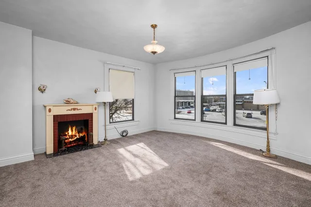 $1,300 | 1703 Brady Street, Davenport, IA 52803