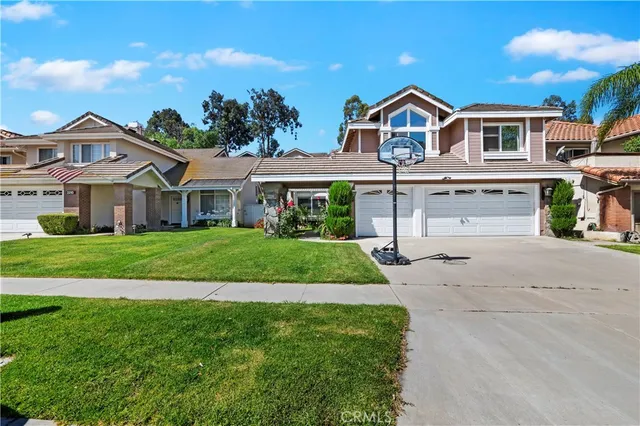$899,500 | 2220 Bloomfield Lane, Corona, CA 92882