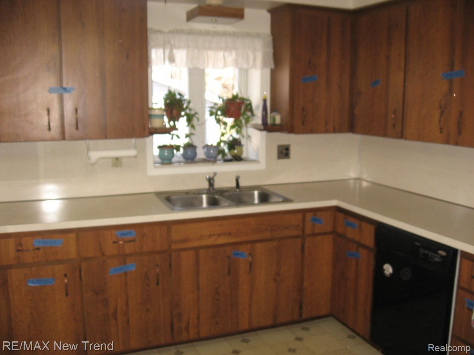 7565 McClements Road Brighton, MI 48114 - Photo 7 of 30 IMG_6914.JPG