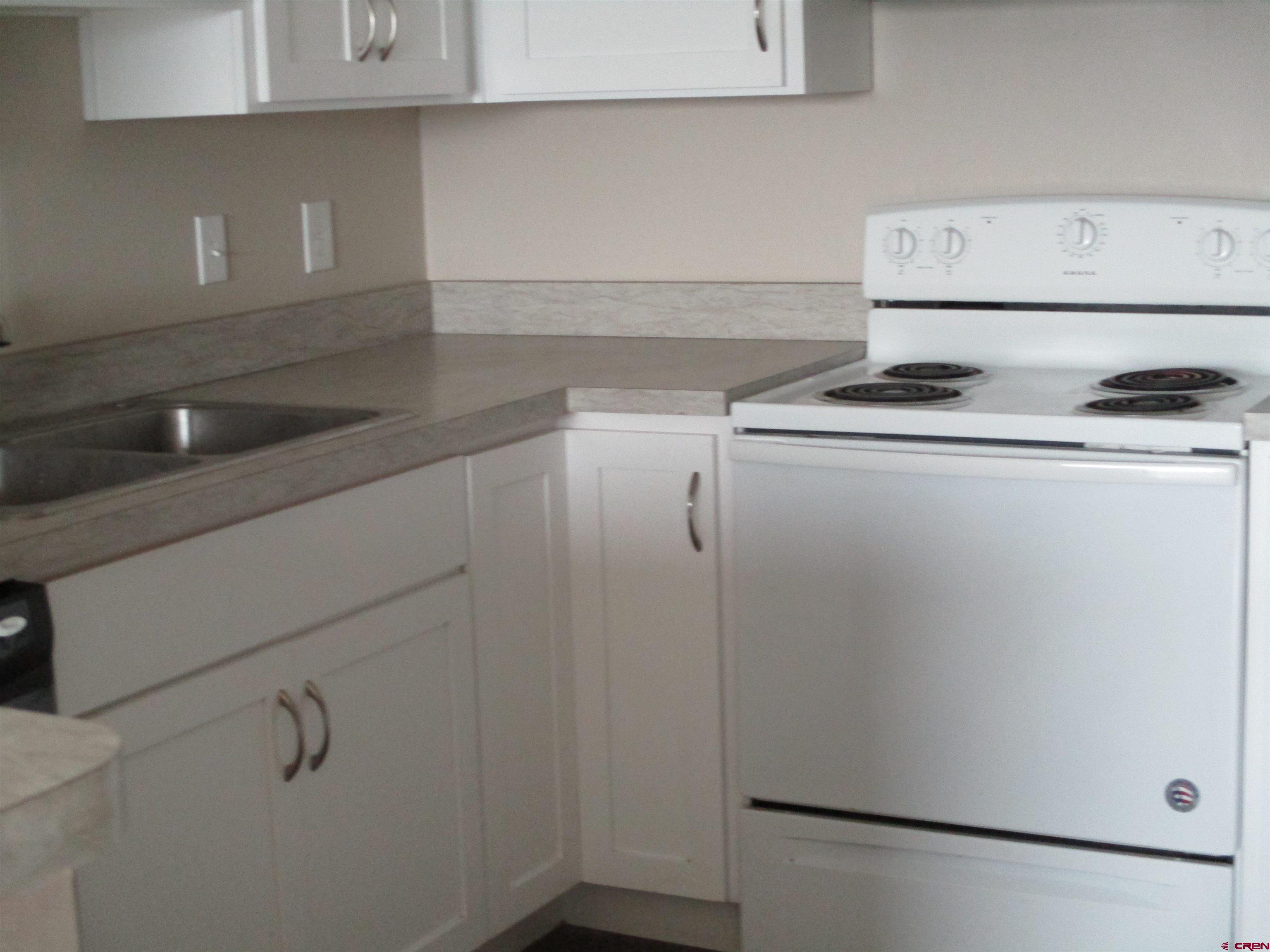 18950 Beaver Road Delta, CO 81416 - Photo 4 of 10 a close view of washer and dryer