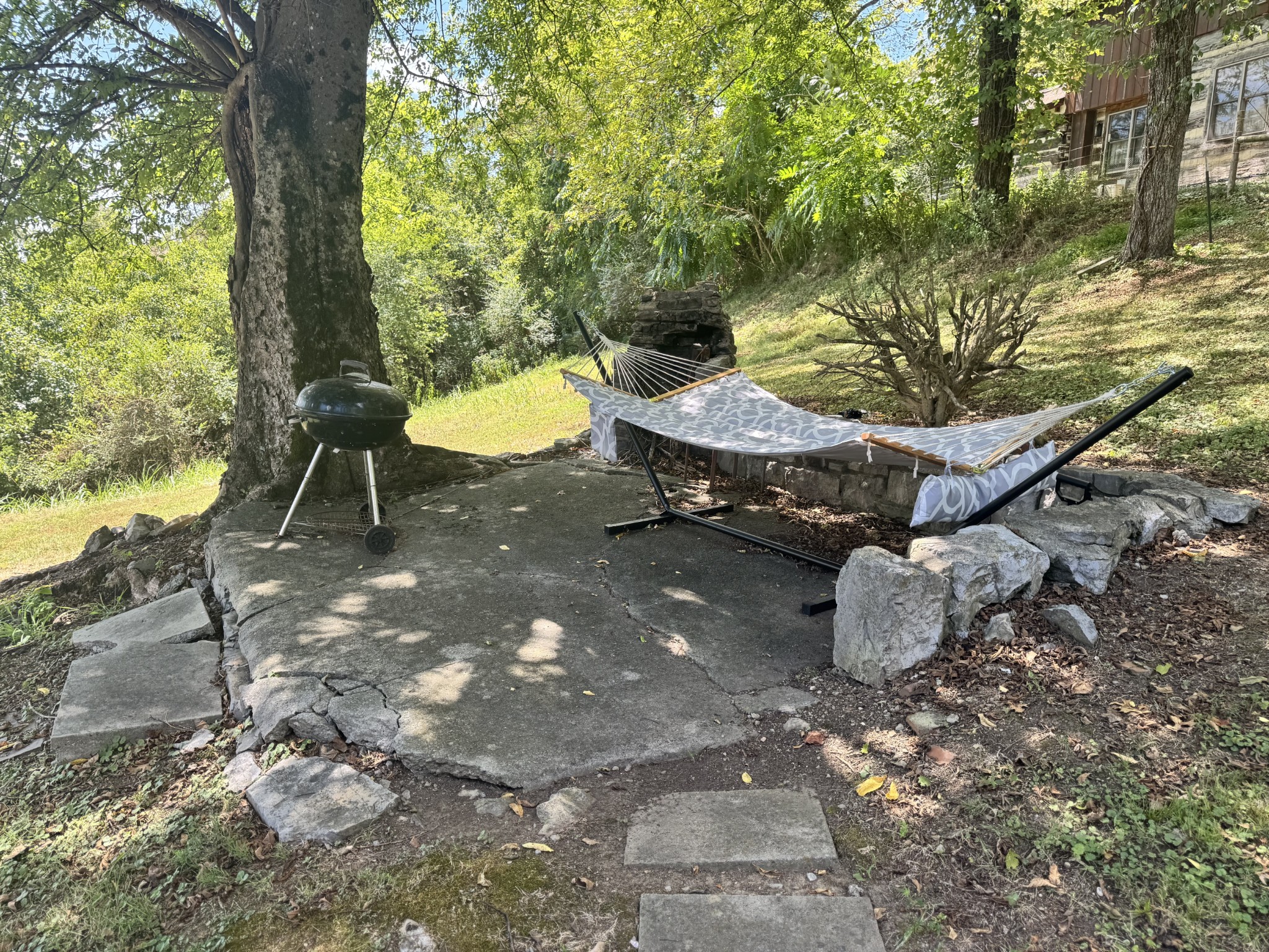 17 Turkey Creek Road Carthage, TN 37030 - Photo 35 of 40 a backyard of a house with table and chairs