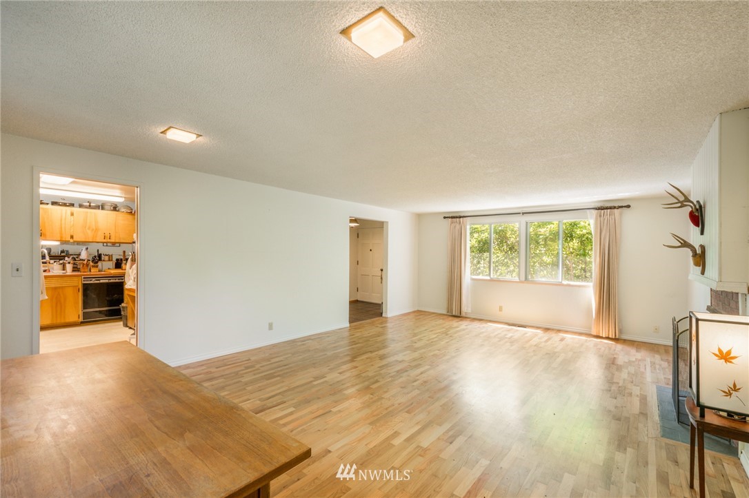 749 15th Way Southwest Edmonds, WA 98020 - Photo 3 of 24 Gallery Image 3