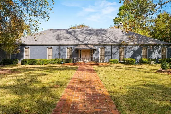 $450,000 | 3803 Pecan Drive, Alexandria, LA 71302
