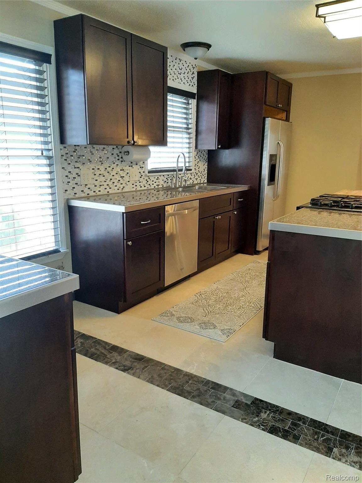 1657 John R Road Rochester, MI 48307 - Photo 10 of 25 15 Kitchen b.jpg
