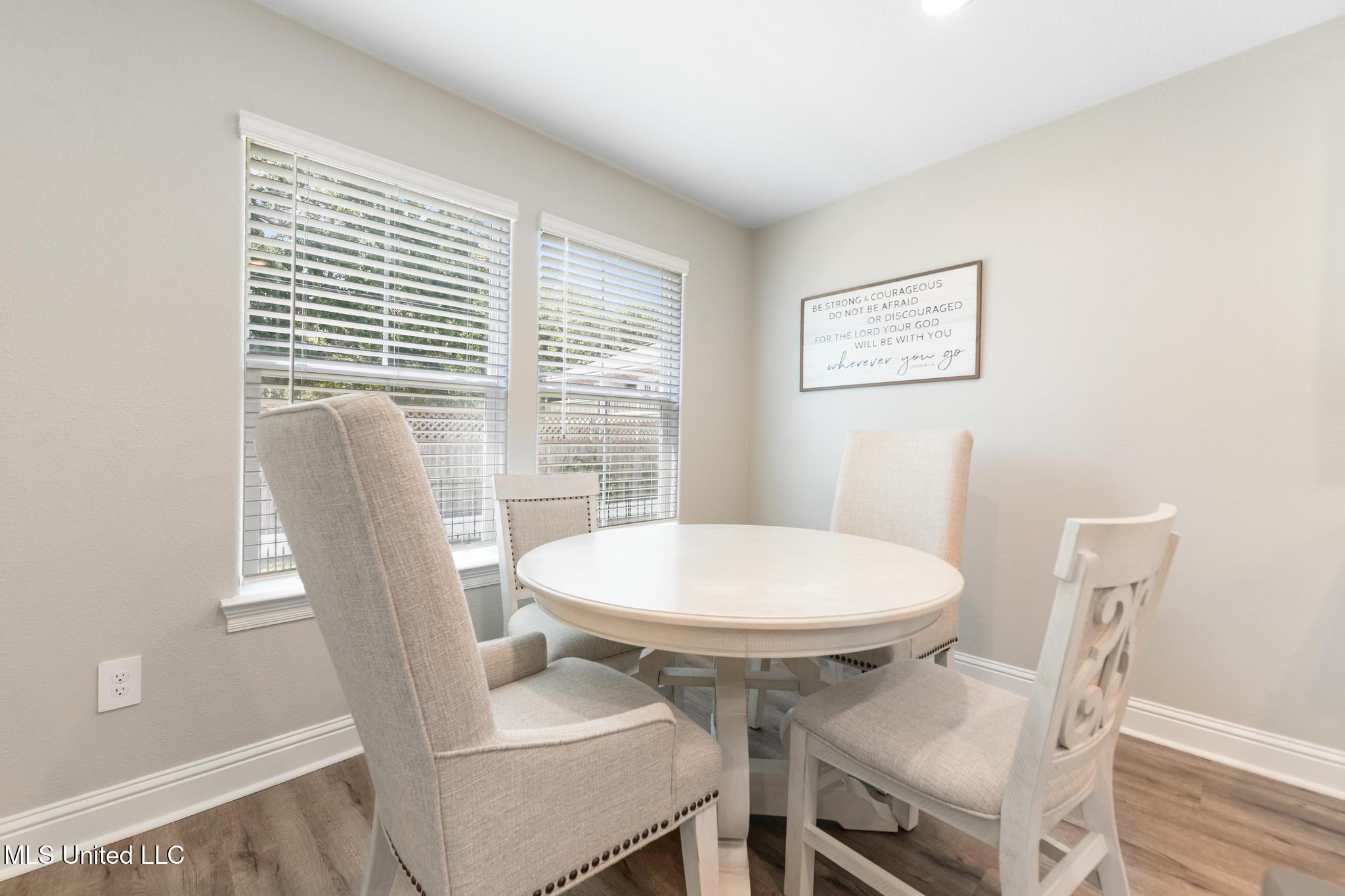 120 Pointe Breeze Way Biloxi, MS 39531 - Photo 11 of 32 010