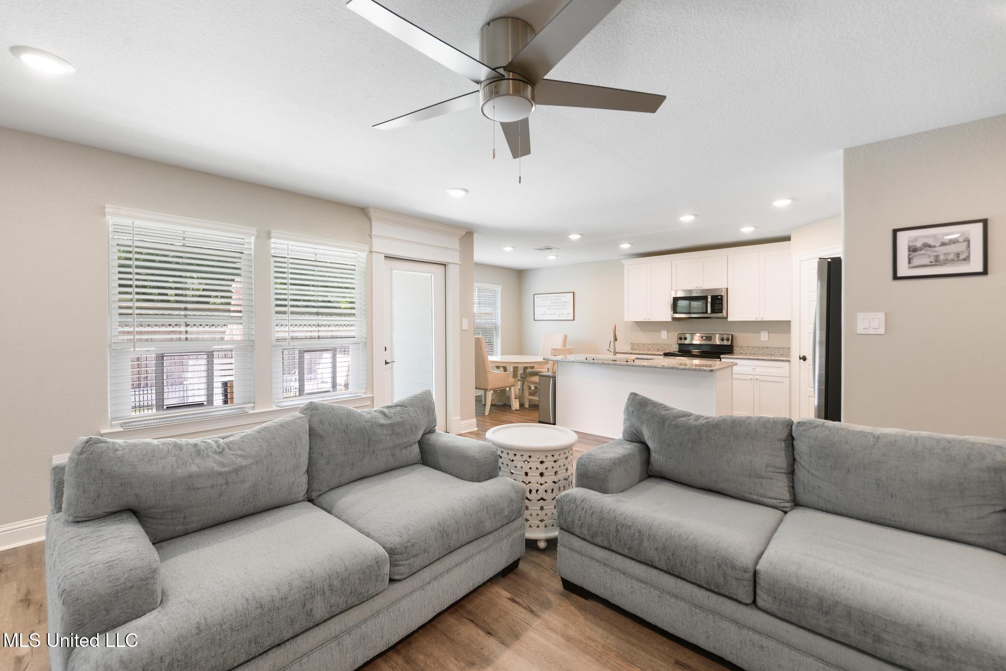 120 Pointe Breeze Way Biloxi, MS 39531 - Photo 7 of 32 006