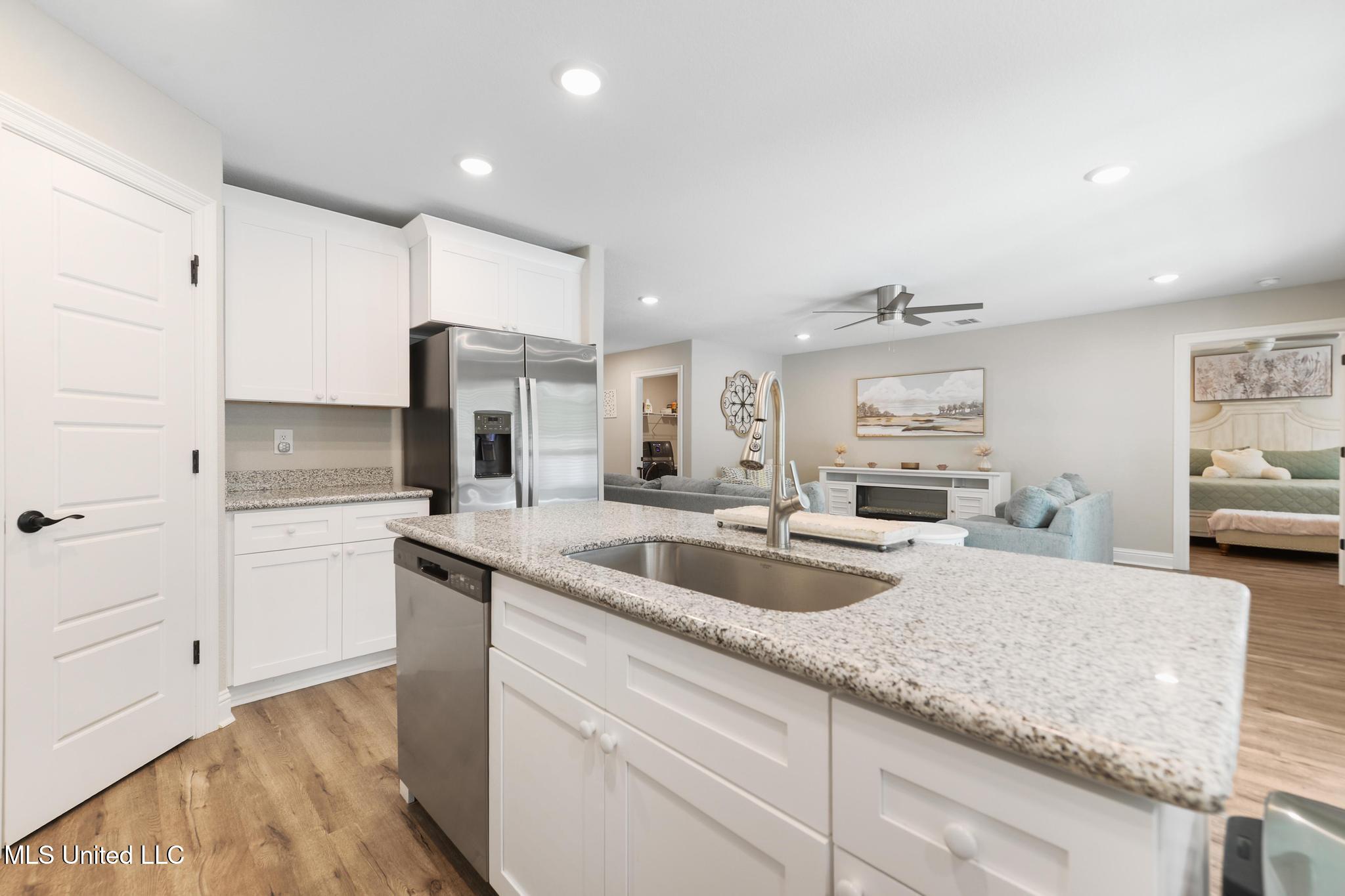 120 Pointe Breeze Way Biloxi, MS 39531 - Photo 9 of 32 008