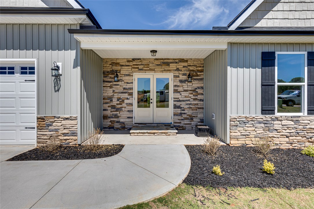 121 Hideaway Lane Easley, SC 29640 - Photo 4 of 50