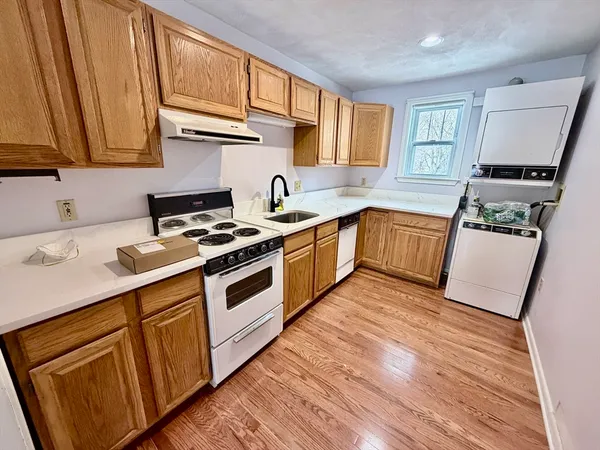 $2,300 | 28 Edgeworth Street, Unit 2, Weymouth, MA 02189