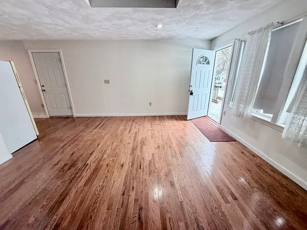 $2,300 | 28 Edgeworth Street, Unit 2, Weymouth, MA 02189