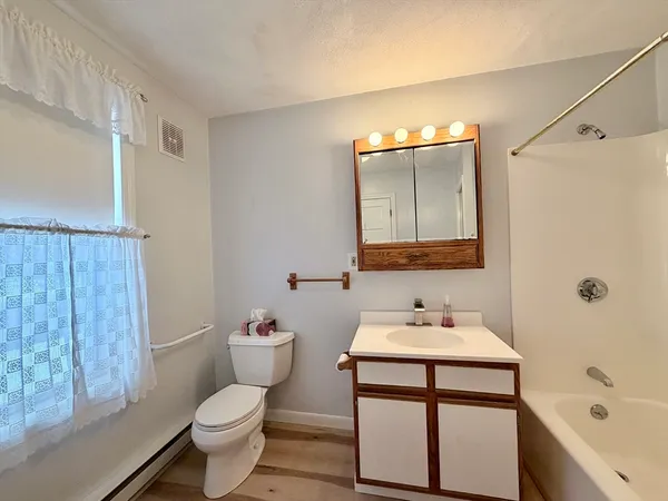 $2,300 | 28 Edgeworth Street, Unit 2, Weymouth, MA 02189