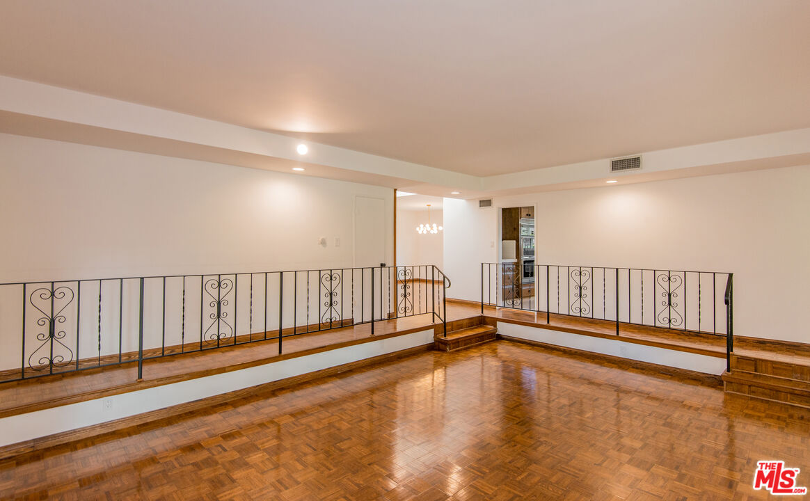 13104 West Magnolia Boulevard Sherman Oaks, CA 91423 - Photo 14 of 27 a view of empty room