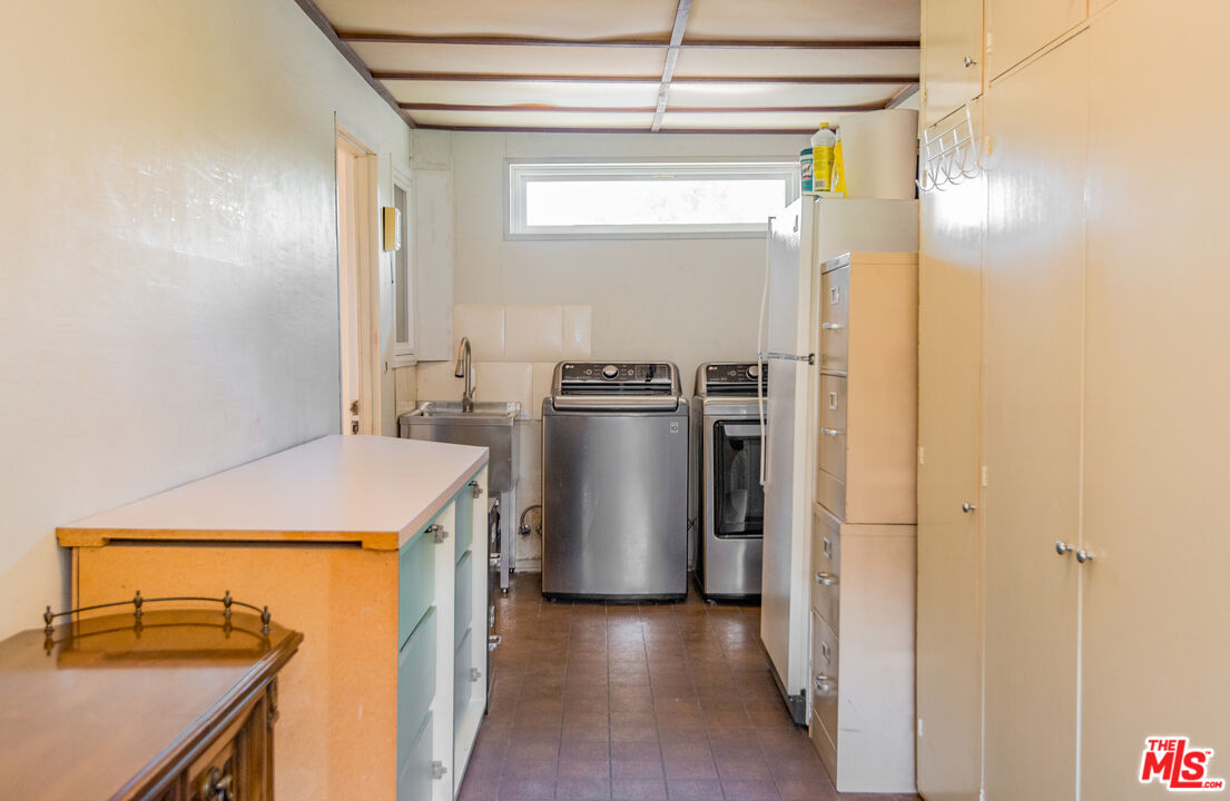 13104 West Magnolia Boulevard Sherman Oaks, CA 91423 - Photo 27 of 27 a view of a kitchen with a stove top oven