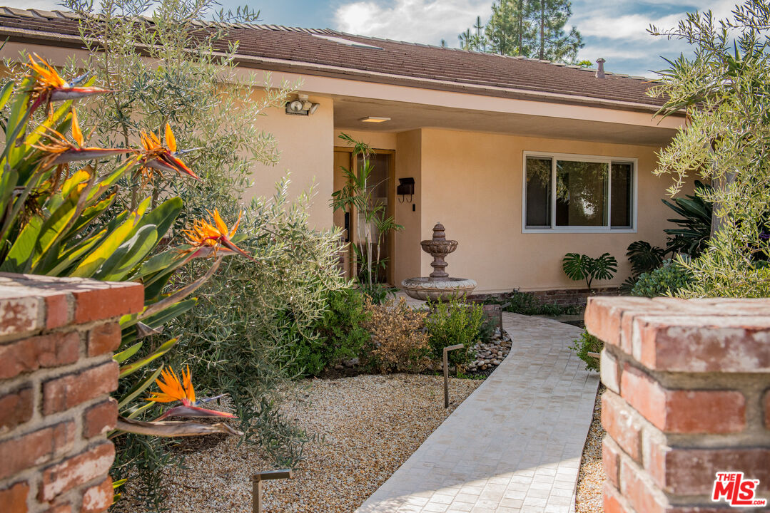 13104 West Magnolia Boulevard Sherman Oaks, CA 91423 - Photo 4 of 27 a front view of a house with a yard