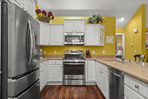 $589,900 | N50-w25074 William Drive, Pewaukee, WI 53072