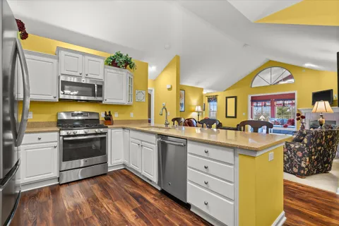 $589,900 | N50-w25074 William Drive, Pewaukee, WI 53072